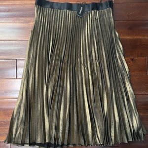 NWT Metallic Gold Pleated Skirt, Sz L